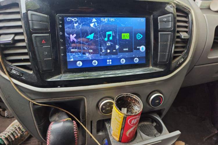 Used SAIC MAXUS Xintu V80 2021 2.0T Manual Classic City Delivery King Long Wheelbase Mid-Roof 3 Seats Audio And AC Panel