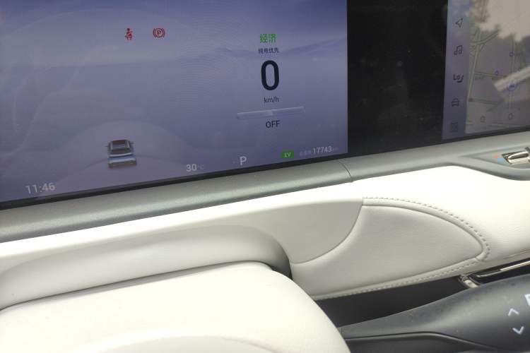 Used VOYAH FREE 2025 318 318 km Rear-Drive Touring Edition Odometer Close Up