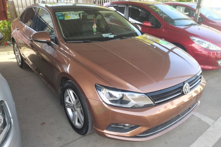 Used Volkswagen Lamando 2015 280TSI DSG Comfort Edition Front Right 45 Deg