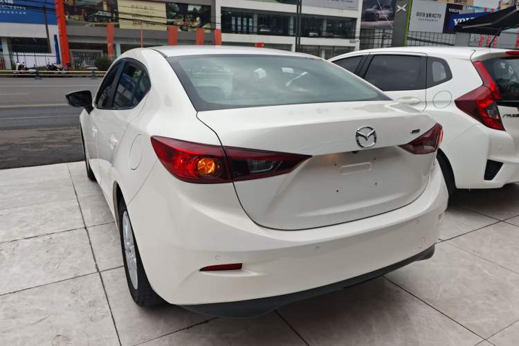 Used Mazda Mazda 3 Axela 2014 Sedan 1.5L Automatic Luxury Model