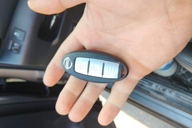 Used Nissan Kicks 2018 1.5L CVT Smart Connect Luxury Edition
