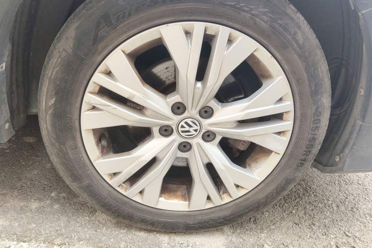 Used Volkswagen C-TREK 2018 1.5L Automatic Comfort Model Right Front Wheel Hub