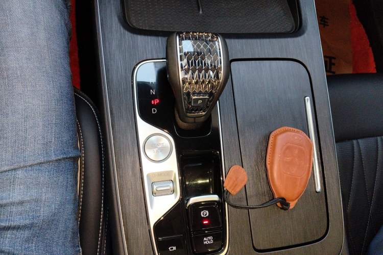 Used GAC Trumpchi GS8 2025 Linghang Series 2.0 TGDI Four-Wheel-Drive Luxury Edition 5 Seats Gear Lever