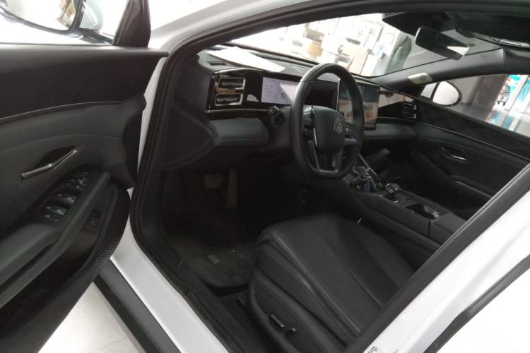 Used BYD Qin L 2025 DM-i Smart Drive 120KM Superior Model
