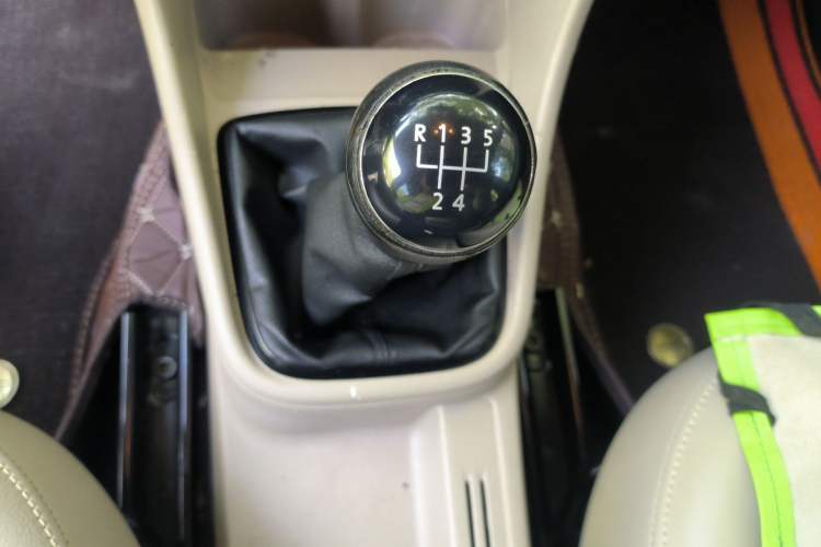 Used Volkswagen Santana 2015 1.6L Manual Comfort Edition Gear Lever