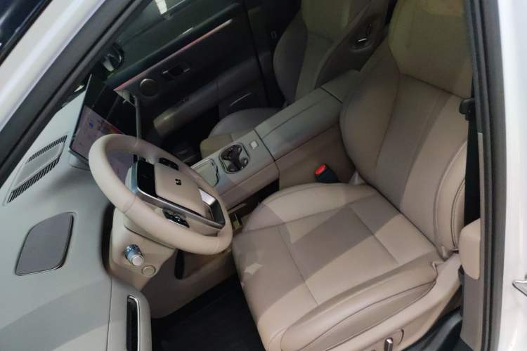 Used Li Auto i6 2025 Model Two-Wheel-Drive Standard Type
