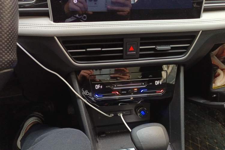 Used Volkswagen Tiguan L 2022 330TSI Automatic Two-Wheel Drive Smart Edition Audio And AC Panel