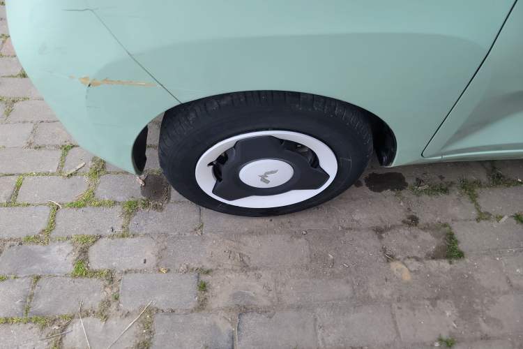 Used Wuling Hongguang MINIEV 2022 Macaron Premium Model – Lithium Iron Phosphate Left Front Wheel Hub