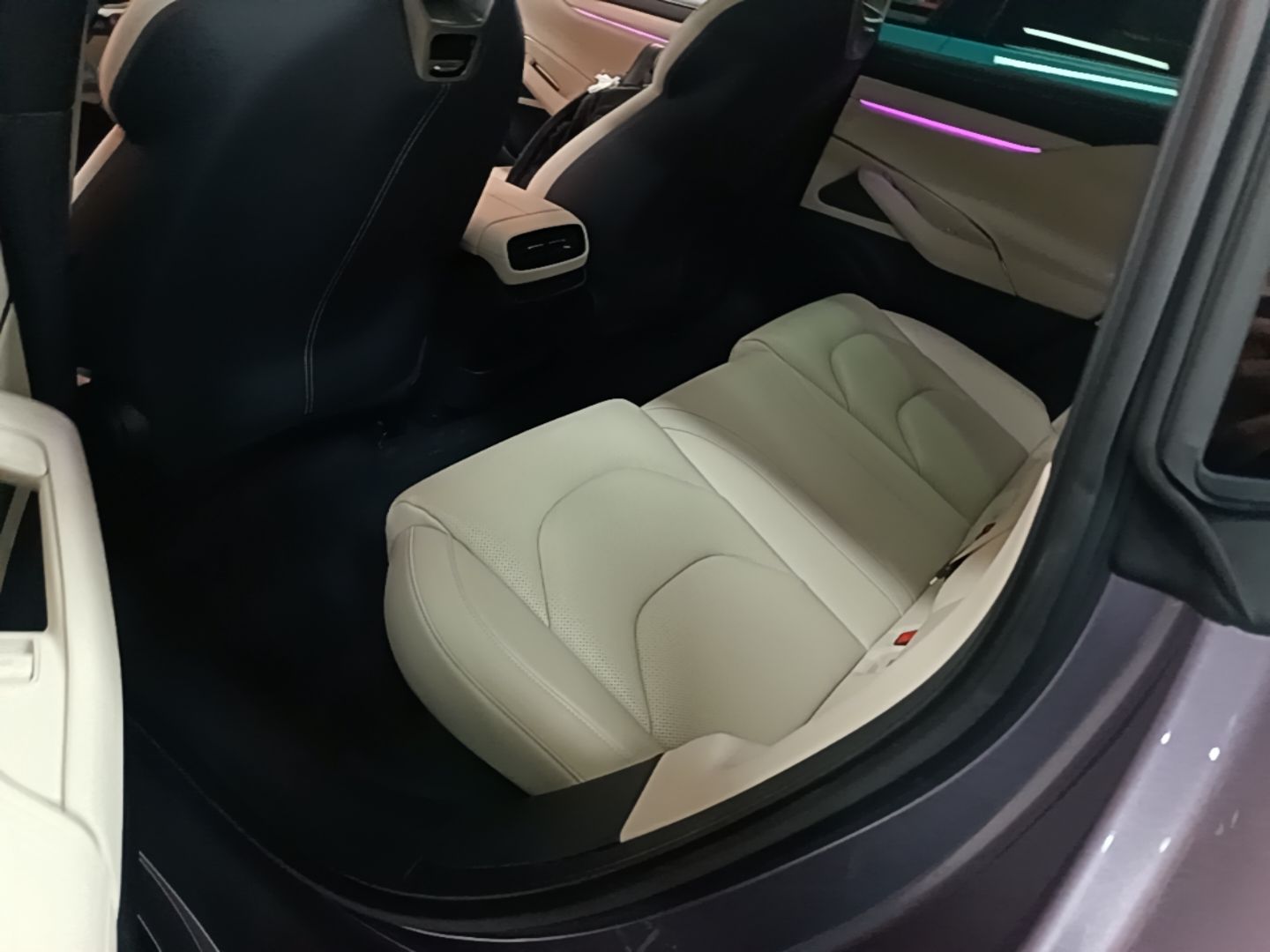 Xiaomi Auto SU7 2024 Four-Wheel Drive Ultra-Long Range Advanced Intelligent Driving Max Edition — снимка 20