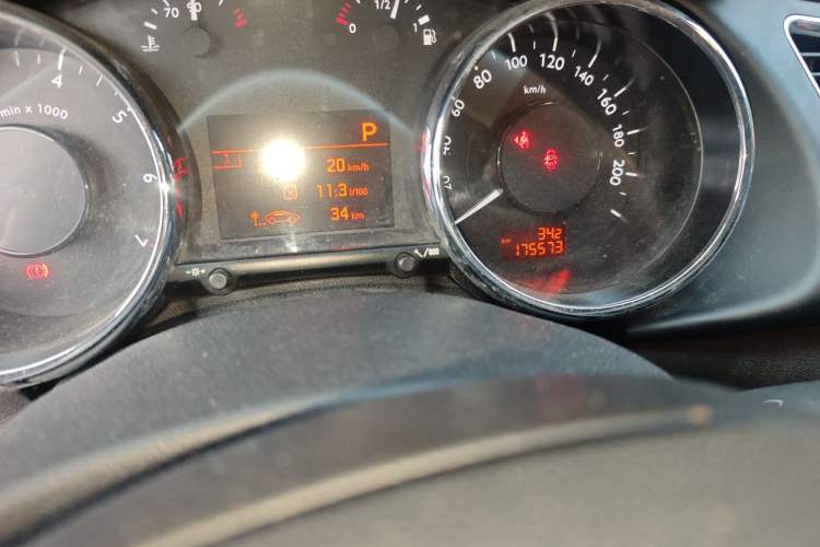 Used Peugeot 3008 2015 2.0L Automatic Classic Edition