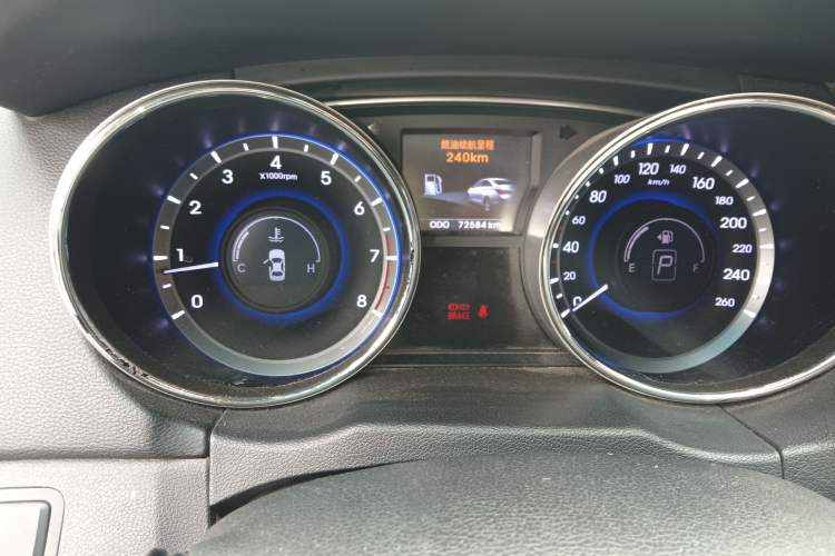 Used Hyundai Sonata 2011 2.0L Automatic Top-Grade Version
