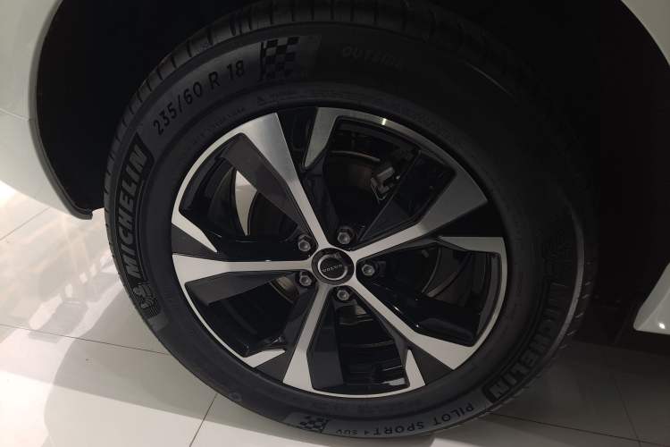 Used Volvo XC60 2026 B5 4x4 Smart Luxury Edition