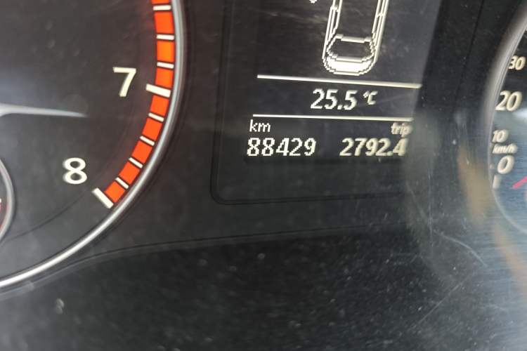 Used Volkswagen Sagitar 2012 1.4TSI Automatic Luxury Edition Odometer Close Up