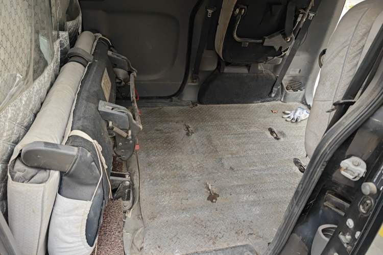 Used Nissan NV200 2011 1.6L 232 Seats Zunya Trim Interior 4