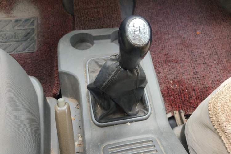 Used FORTHING Lingzhi 2014 M3 1.6L 7-Seater Comfort Model Gear Lever