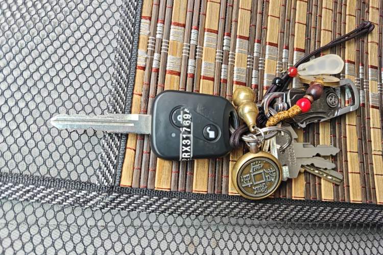 Used Jinbei New Hiace X30L 2024 Champion Edition Coach 5/6/7-Seater with Central Air Conditioning Vehicle Key