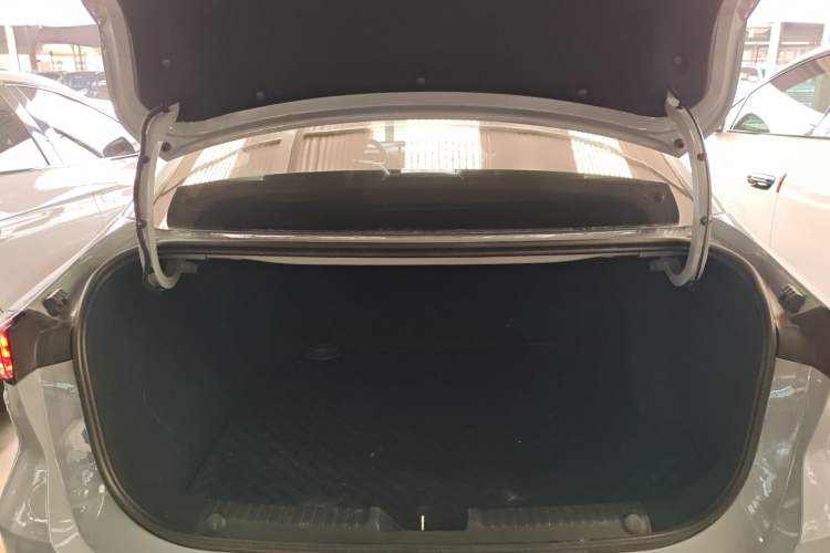 Used Geely Galaxy L6 2025 EM-i 140km Long-Range Version
