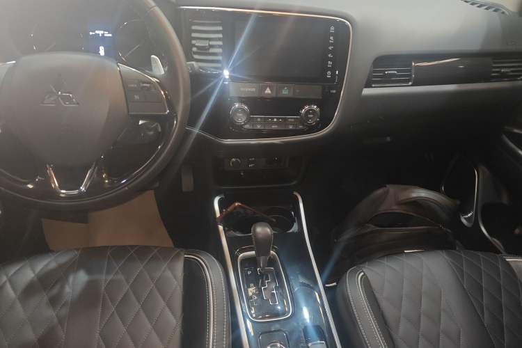 Used Mitsubishi Outlander 2020 2.4L 4x4 Zhi Xiang Edition 5 Seats