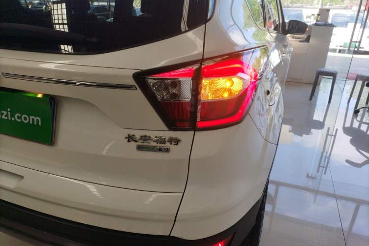 Used Ford Kuga 2019 EcoBoost 180 Two-Wheel-Drive Titanium Plus Model China V Standard
