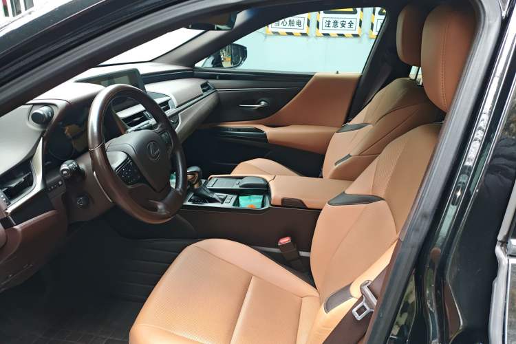 Used Lexus ES 2020 200 Excellence Edition
