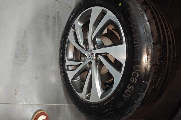 Used Buick Envision 2022 Encore S 652T Two-Wheel-Drive Luxury Model Exterior 5