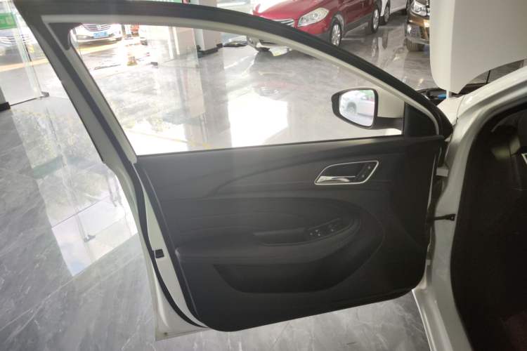 Used Roewe i5 2020 1.5L Automatic 4G Connect Luxury Flagship Edition