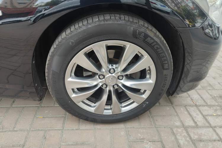 Used Infiniti M Series 2011 M25 Luxury Model