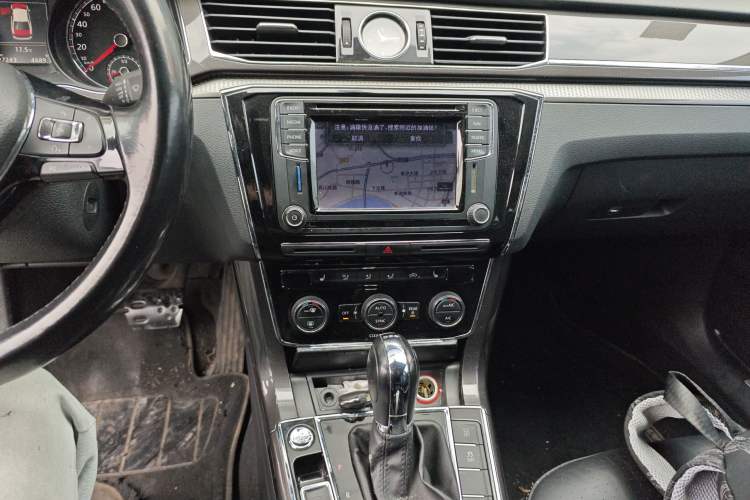 Used Volkswagen Passat 2016 330TSI DSG Prestige Edition Audio And AC Panel