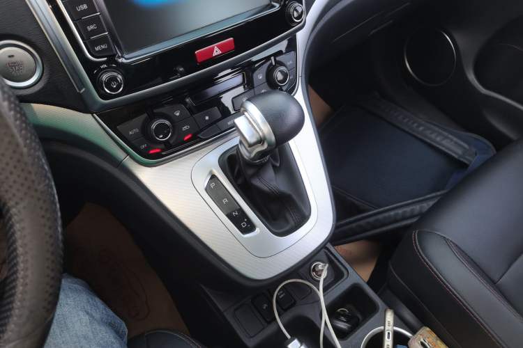 Used Haval M6 2019 1.5T DCT Two-Wheel Drive Value Edition China VI Standard Gear Lever