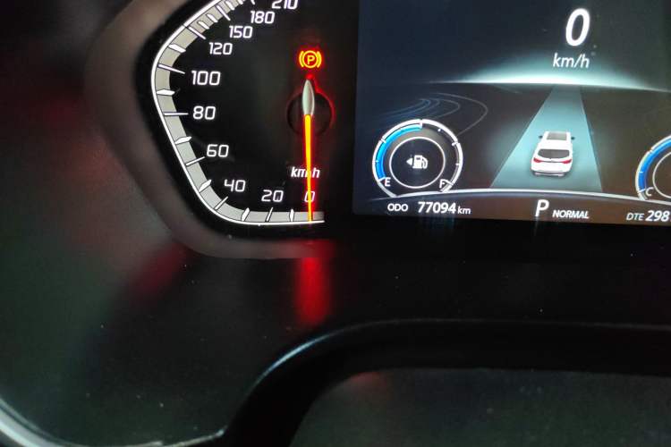 Used CHANGAN CS75 2018 280T Automatic Smart Edition China V-standard Odometer Close Up