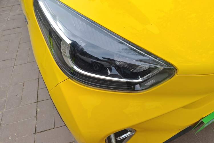 Used Chery QQ Little Ant 2022 Sweet Pink Edition Half-Sugar Version 3-Cell Lithium 30kW 301km Right Front Headlight