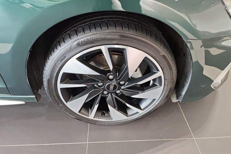 Used Audi A3 2024 A3L Limousine 35 TFSI Fashion Sport Model Right Front Wheel Hub