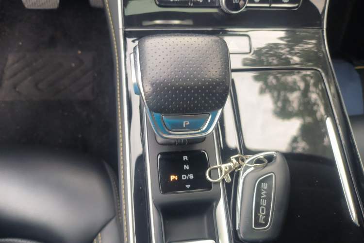 Used Roewe i6 MAX 2020 300TGI Automatic "Swell Cool Smart Drive" Edition
