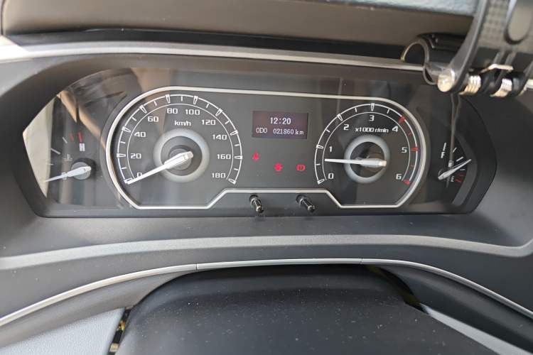 Used SAIC MAXUS Xintu V80 2024 Aotuntong Value Edition 6MT Short Wheelbase Ultra-Low Roof 127 Ps 5/6 Seats