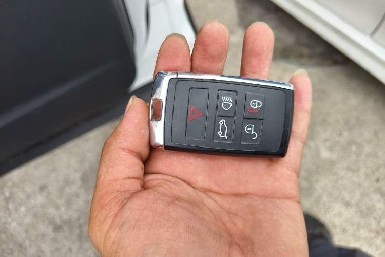 Used Land Rover Range Evoque 2022 Aurora L 249 PS R-Dynamic Luxury Edition Vehicle Key