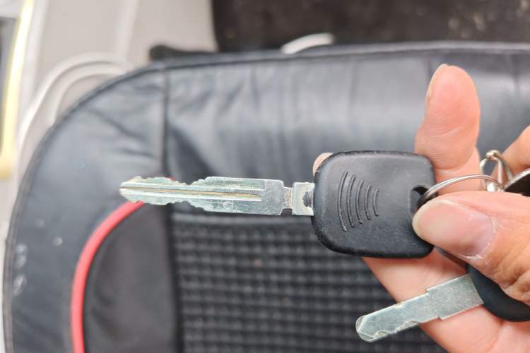 Used Jinbei New Hiace X30L 2023 1.5L Super Enjoyment Van 2/5 Seats Non-Air-Conditioned Version SWC15M Vehicle Key