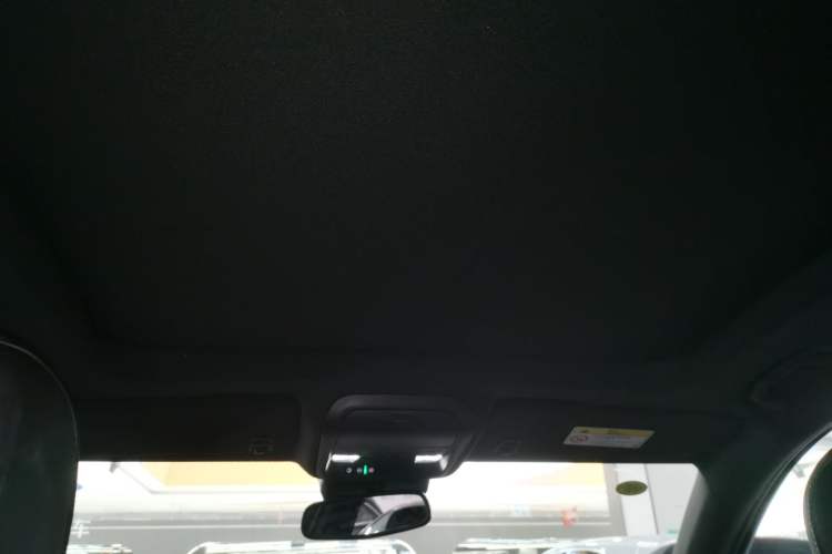 Used Cadillac XT4 2024 28T Two-Wheel-Drive Luxury Version Headliner