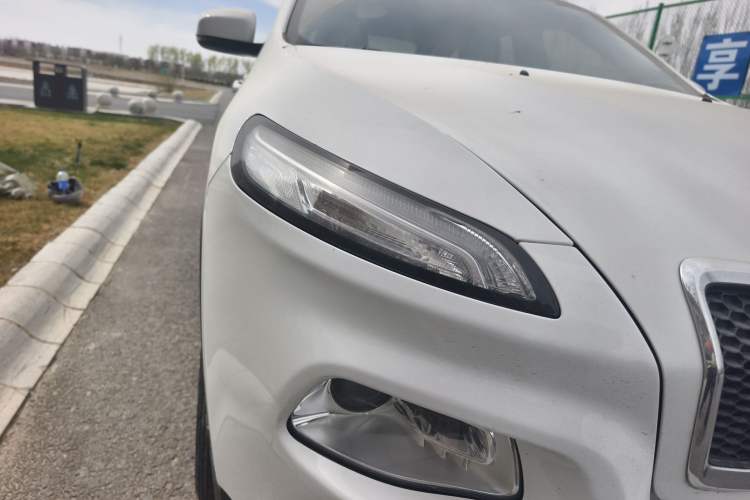 Used Jeep Cherokee 2017 2.4L Leading Smart Edition Right Front Headlight