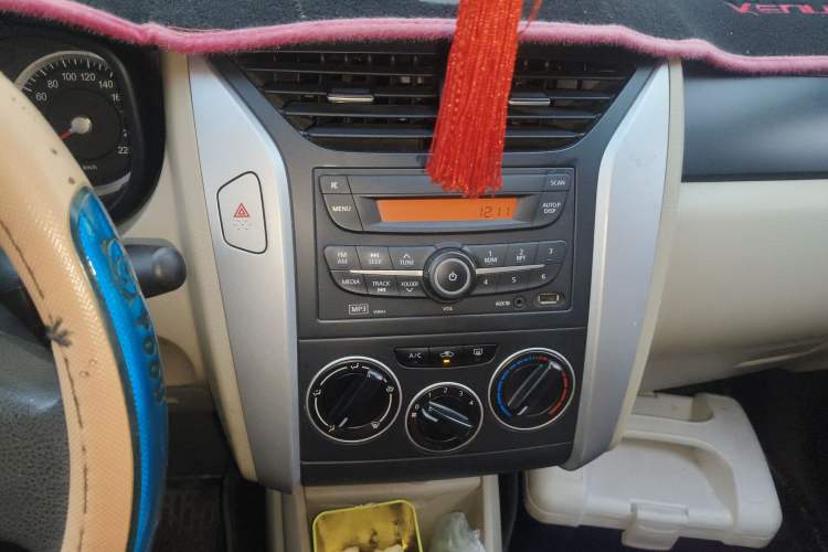 Used Venucia R50 2012 1.6L Manual Comfort Edition