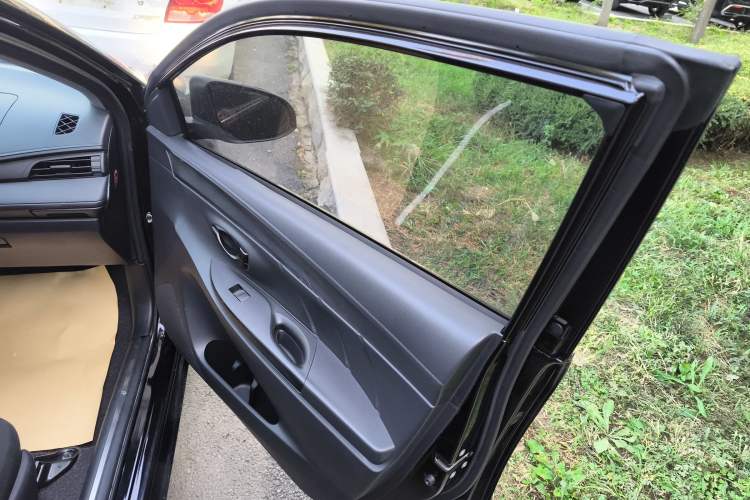 Used Toyota YARiS L Zhi Xiang 2017 1.5E CVT Dynamic Edition Interior 5