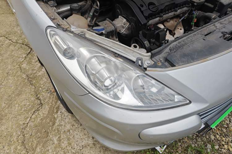 Used Peugeot 307 2010 Sedan 1.6L Manual Comfort Edition Right Front Headlight