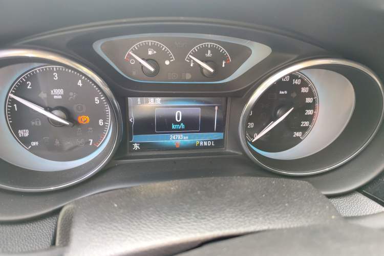 Used Buick Envision 2017 28T Four-Wheel Drive Elite Model Odometer Close Up