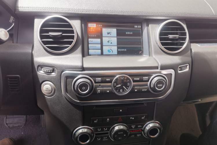 Used Land Rover Discovery 2014 3.0 SC V6 HSE Luxury Audio And AC Panel