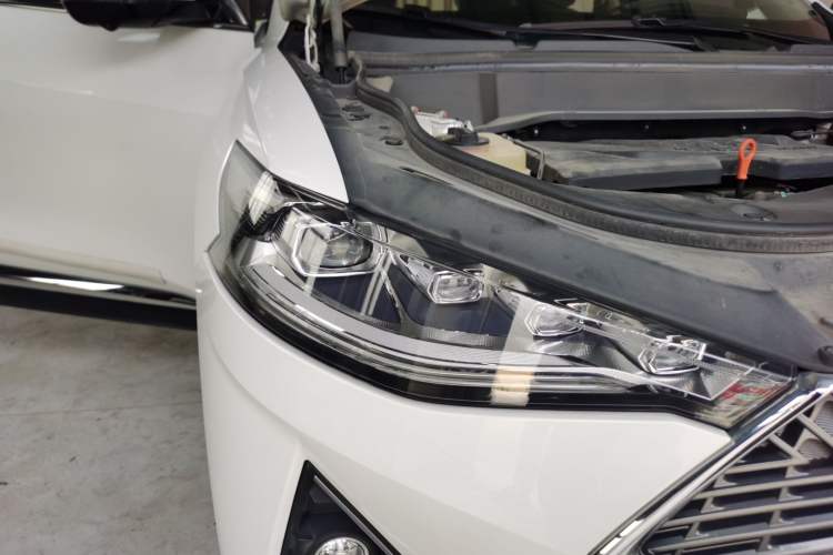 Used Haval F7x 2021 1.5T Two-Wheel Drive Smart & Trendy Edition Right Front Headlight