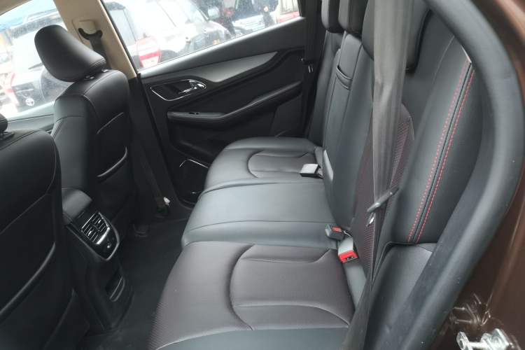 Used Baojun 560 2015 1.8L manual luxury version
