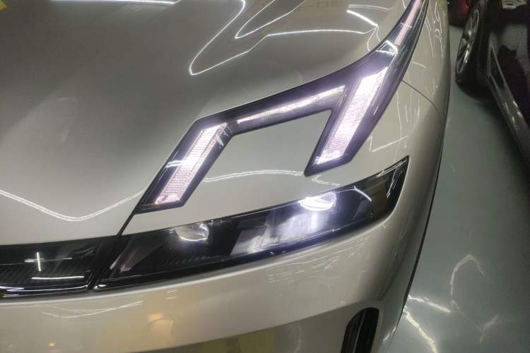 Used Lynk & Co 08 EM-P 2023 245km Ultra-Long Range Halo Left Front Headlight