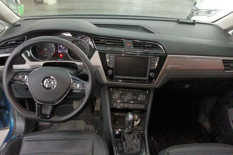 Used Volkswagen Touran 2018 Volkswagen Touran L 280TSI DSG Comfort Edition 7-seater
