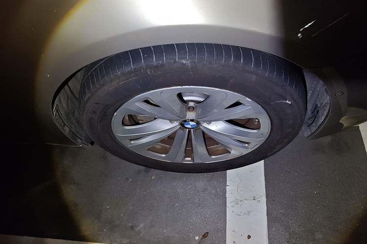 Used BMW 7 Series 2009 730Li Luxury Model Right Front Wheel Hub