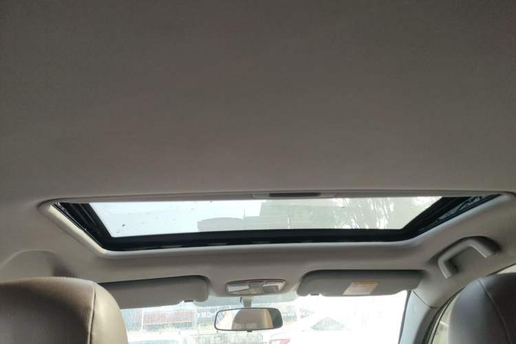 Used Zotye Z300 2016 New Vision 1.5L Manual Entry-Level Model with Sunroof
