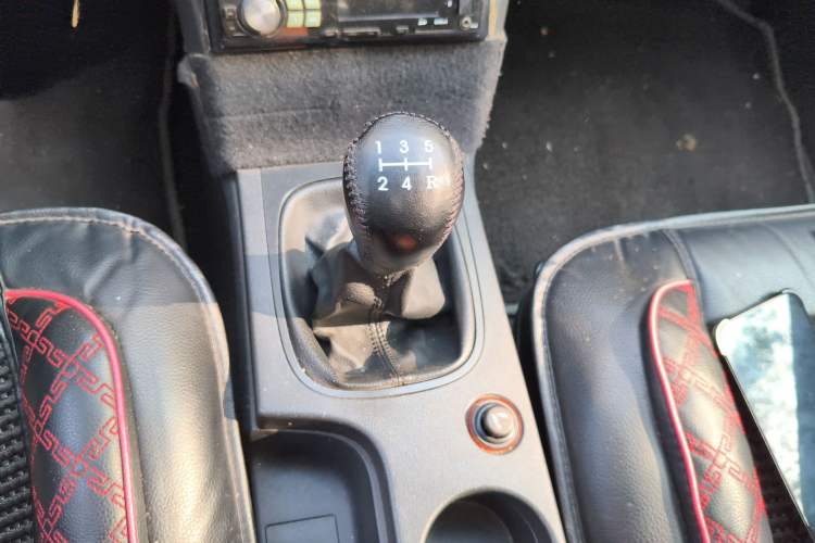 Used Roewe 350 2014 1.5L Manual Xunchi Edition Gear Lever